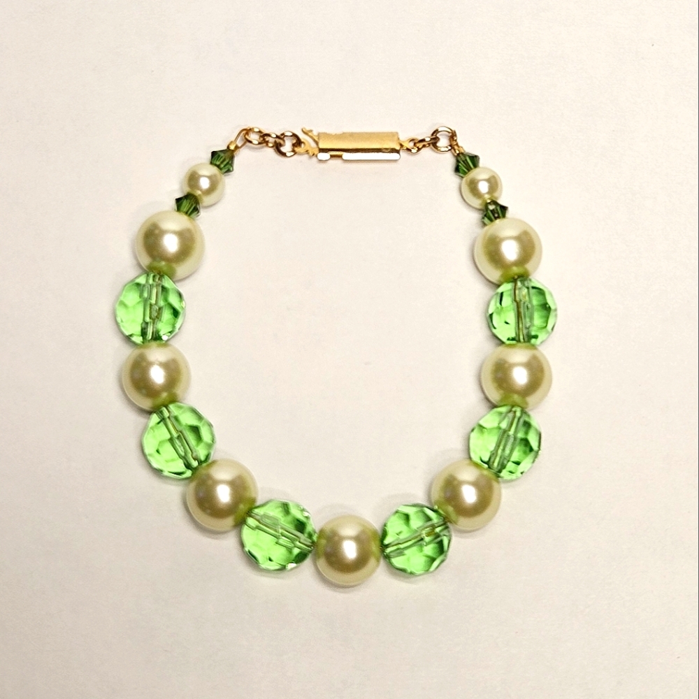 Green Crystal and Faux Pearl Beaded set